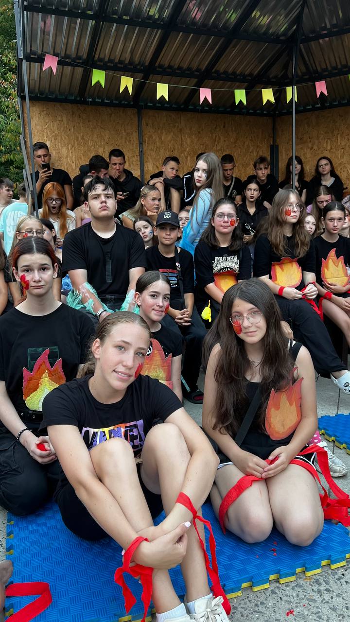 Виступ загону на вечірній програмі