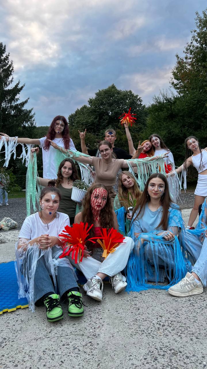 Оплески та підтримка друзів