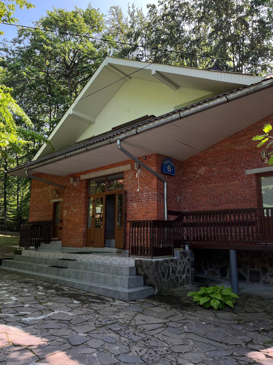 Фото території табору Водограй