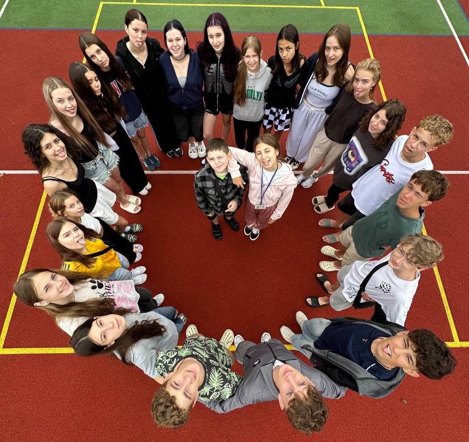 Діти у таборі Водограй