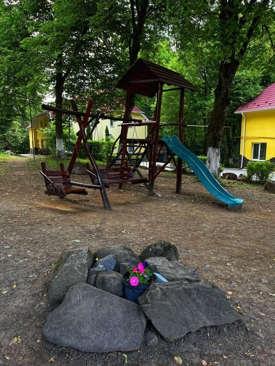 Фото території табору Водограй